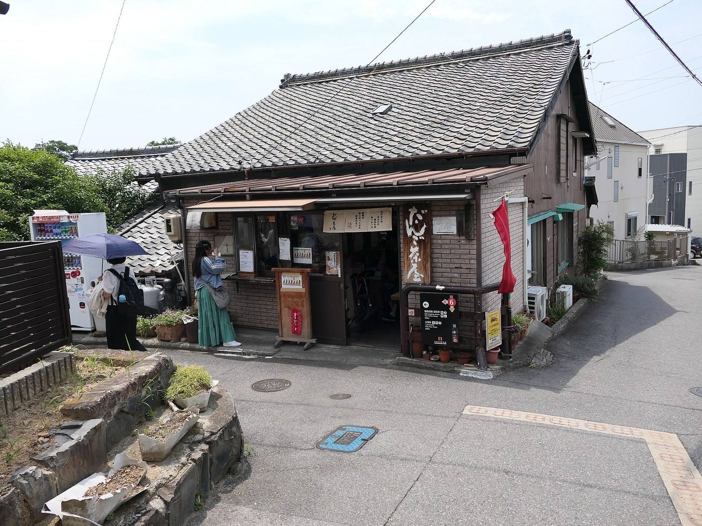 the chimneys along the Tokoname pottery walk