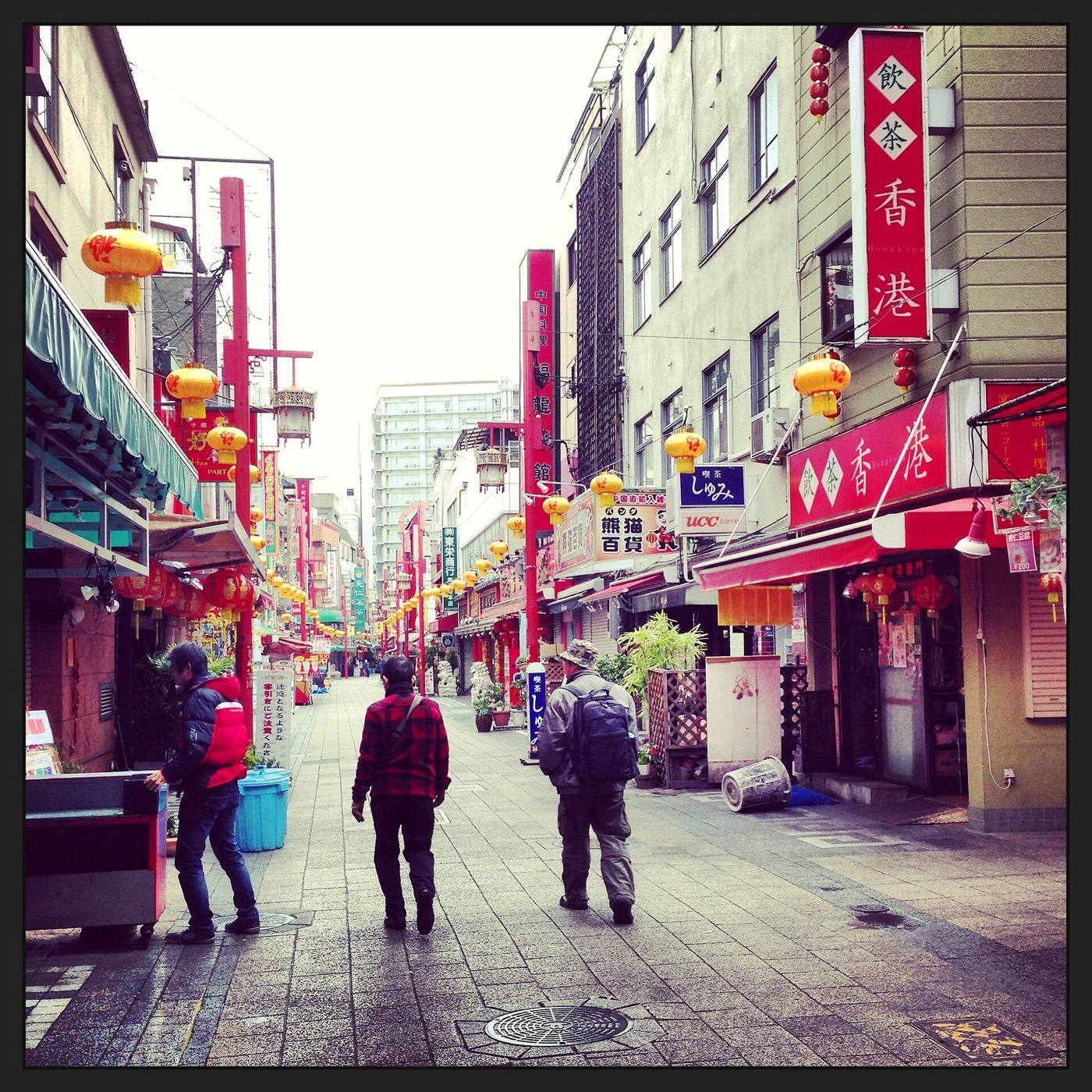 the shops and lanterns of Nankinmachi