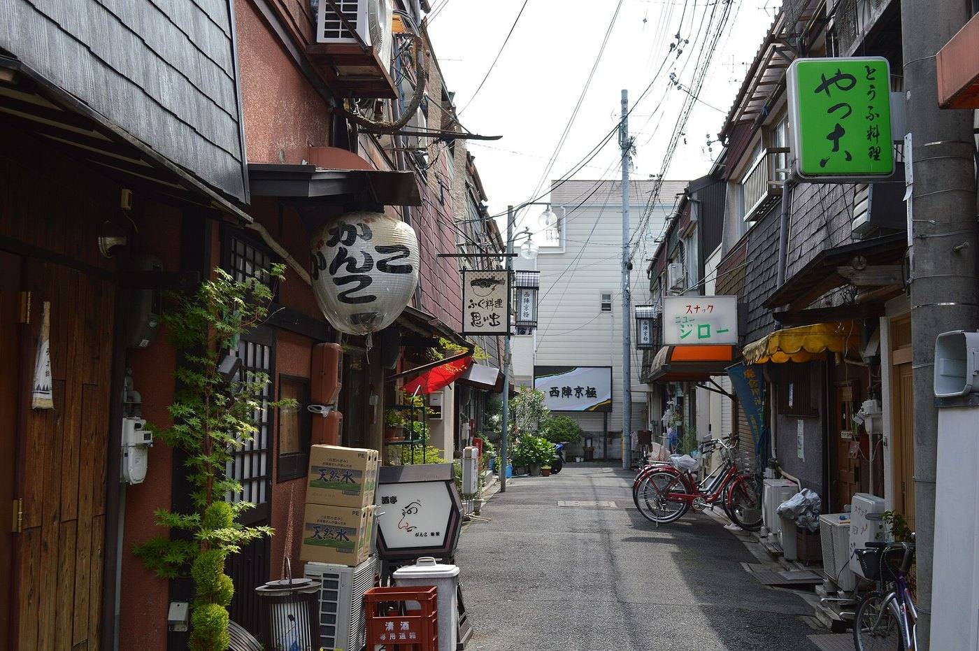 a narrow lane in Kyoto