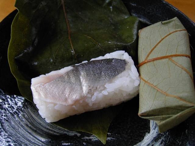 kakinoha-zushi, sushi wrapped in persimmon leaves