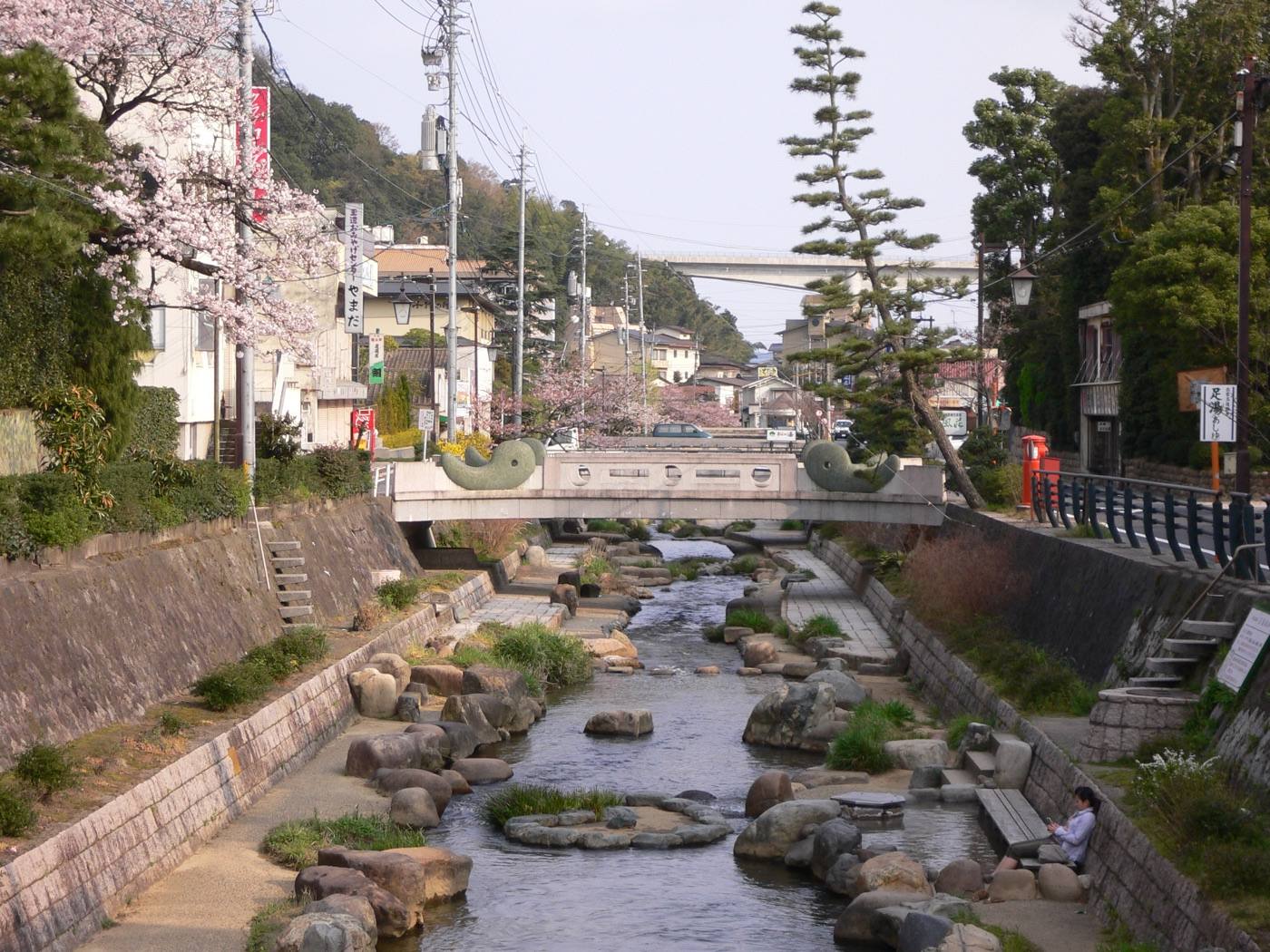 the riverside baths of Tamatsukuri Onsen