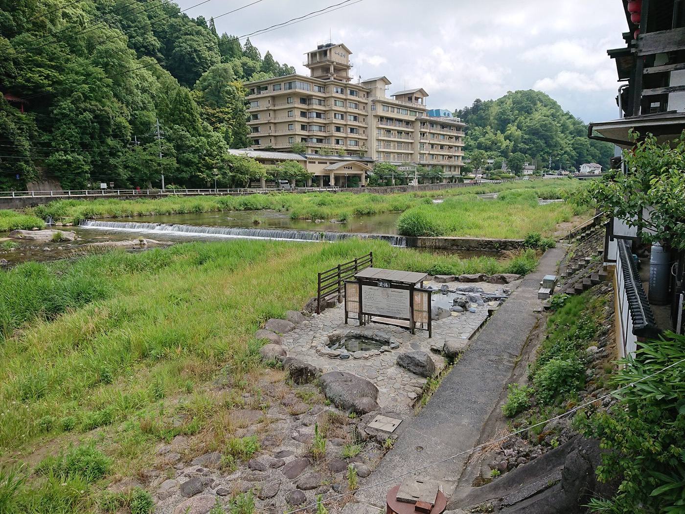 the riverside open-air bath at Misasa Onsen